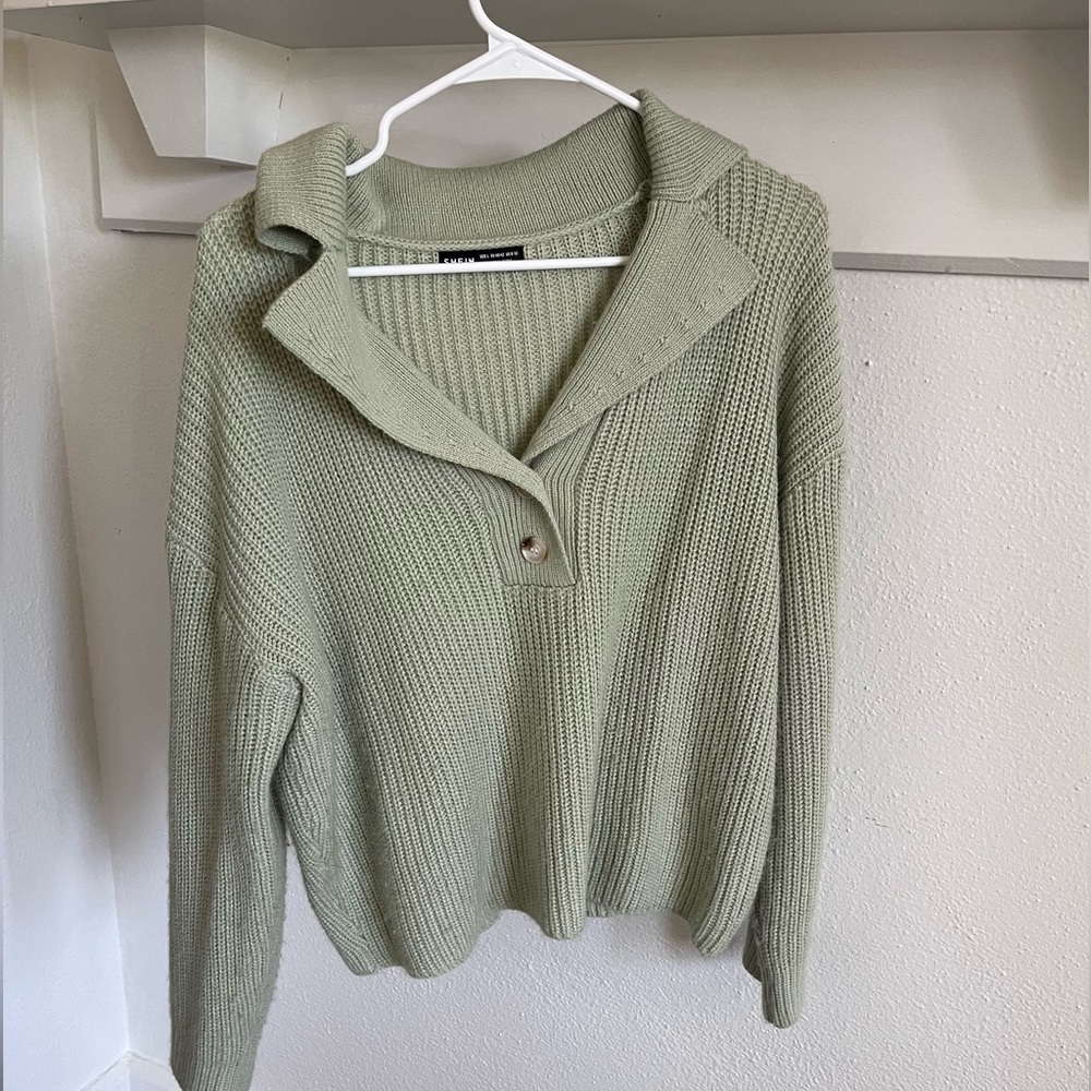 Green V-Neck Sweater with Ribbed Knit